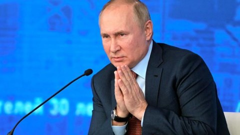 Putindən ruslara çağırış: hamı yerli mal alsın!