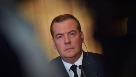 Torpağımızı qorumasaq, bizi parça-parça edəcəklər - Medvedev