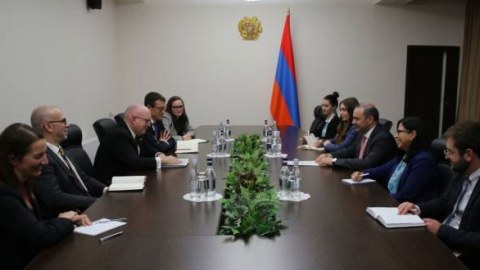 ABŞ nümayəndəsi Qriqoryanla danışıqlar apardı 