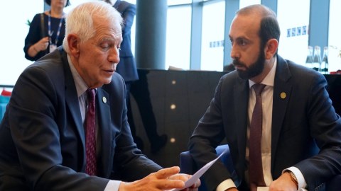 Borrel Mirzoyanla da danışıqlar apardı 