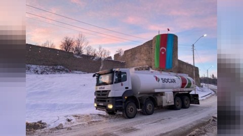 Şuşada yük maşını AŞDI - Sürücü öldü