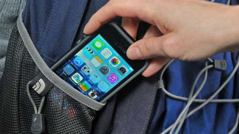 Metroda 2 sərnişinin telefonu OĞURLANIB