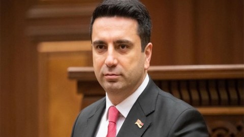 Erməni spiker Moskvaya gedir