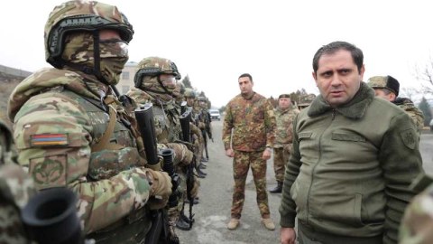Ermənistanın müdafiə naziri hərbi hissələri gəzir