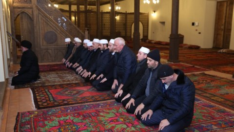 Prezidentin ziyarət etdiyi məsciddə 100 il sonra namaz qılındı