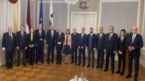 Latviya Prezidenti Nizami Gəncəvi Mərkəzinin üzvlərilə görüşüb