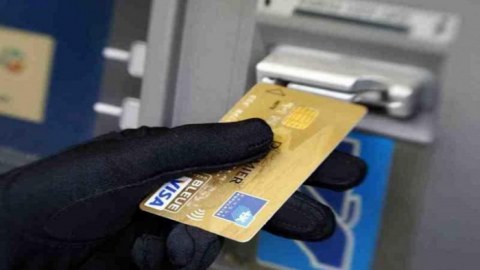Bank hesabından 5 min manat oğurlandı