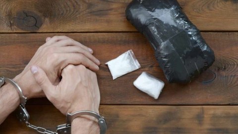 Nömrəsiz maşında külli miqdarda narkotik tapıldı 