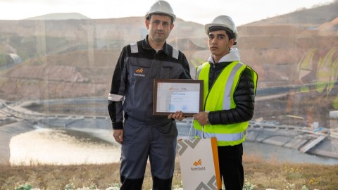 “AzerGold” təqaüdünün qalibləri mükafatlandırıldı - FOTOLAR