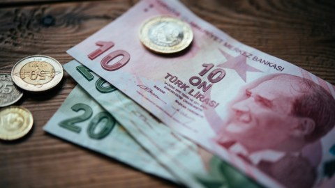 Türkiyədə inflyasiya 18 ayda ilk dəfə azaldı