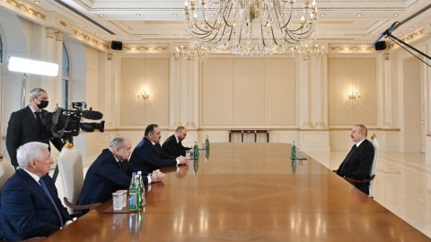 İlham Əliyev Dağıstanın rəhbərini qəbul etdi