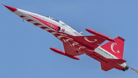 Türkiyədə F-5 təyyarəsi qəzaya uğradı