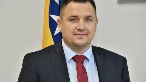 Vəzifəsindən sui-istifadə edən nazir SAXLANILDI