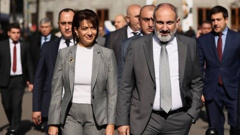 Paşinyan arvadını hərbi siyasətə qədər itələyib - Baş nazirə İTTİHAM