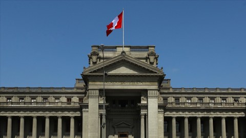 Peruda siyasi böhran - Nazirlər istefa verdi, parlament buraxıldı 