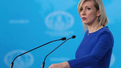 Zaxarova erməni jurnalisti yerinə oturtdu - VİDEO