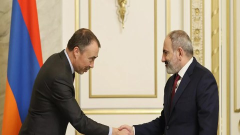 Paşinyan Klaarla Qarabağı müzakirə etdi