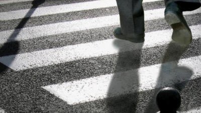 Yolu keçən piyadanı maşın vurdu