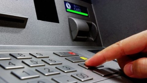 Vətəndaşların bank hesabından oğurluq edən şəxs SAXLANILDI