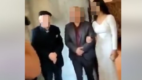 50 yaşlı kişi evləndiyi qızla oğlunun nişanında tanış olub