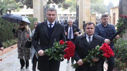 Ukrayna səfiri Heydər Əliyevin məzarını ziyarət edib - FOTOLAR
