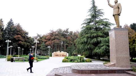 Heydər Əliyevin xatirəsi ehtiramla anılıb - FOTOLAR