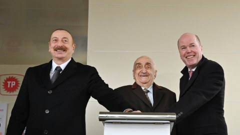 Prezident Bakı dərin özüllər zavodunda - FOTOLAR