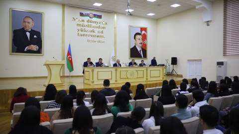 GDU-nun rektoru tələbələrlə görüşüb - FOTOLAR