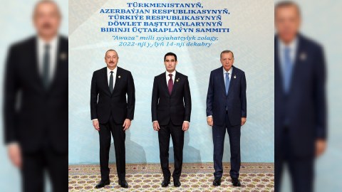 Liderlərin Birinci Üçtərəfli Zirvə Görüşü BAŞLAYIB
