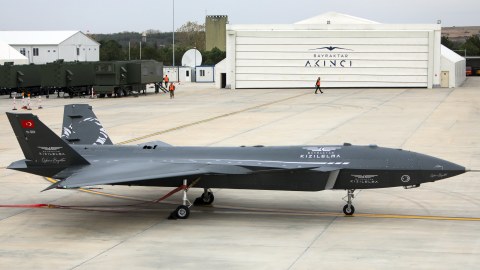 Türkiyənin pilotsuz təyyarəsi ilk uçuşunu həyata keçirib 