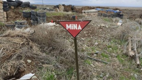 Jurnalistlər mina partlayışları olan əraziyə getdilər