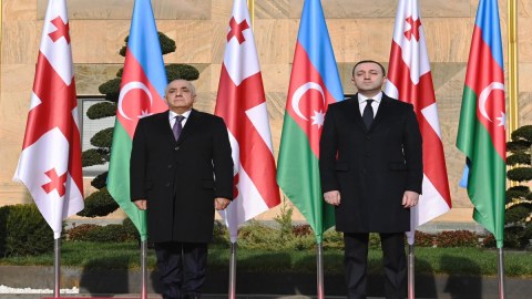 Əli Əsədov Qaribaşvili ilə görüşüb