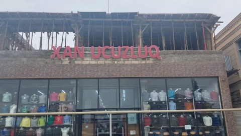 Binədə qanunsuz tikili söküldü