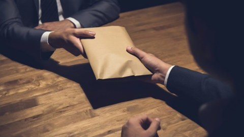 30 min rüşvət istəyən prokurora cinayət işi AÇILDI