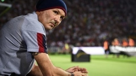 Məşhur futbolçu vəfat etdi