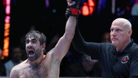 Rafael Ağayev çempionluq kəmərini qazandı