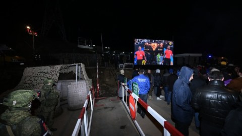Aksiya iştirakçıları dünya çempionatının finalını izləyir 