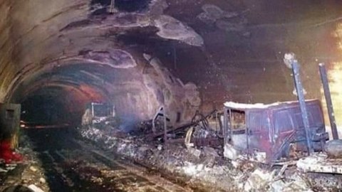 Əfqanıstanda ağır qəza - 12 ölü, 37 yaralı
