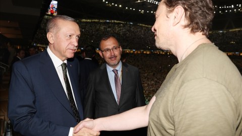 Ərdoğan İlon Maskla görüşdü 
