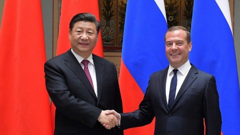 Medvedev Putinin mesajını Si Cinpinə çatdırdı