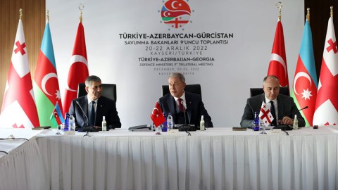 Müdafiə nazirlərinin üçtərəfli görüşü başa çatıb - YENİLƏNİB