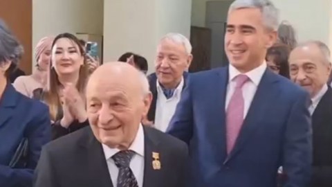 Ömər Eldarova doğum günü sürprizi - VİDEO