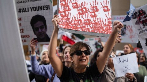 İranın Baş prokuroru "qara siyahı"ya salındı