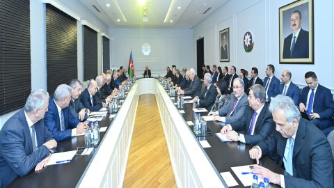 Emin Əmrullayev direktorları nazirliyə topladı