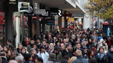 ABŞ əhalisi bir ildə 1,2 milyon nəfər ARTIB