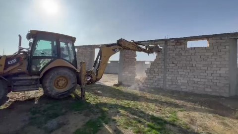 Bakıda qanunsuz tikintilər söküldü - VİDEO