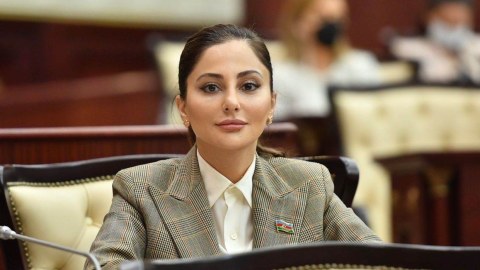 Qalib Komandan, Qüdrətli Lider