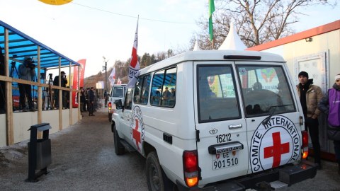 "Qızıl Xaç"ın maşınları xəstə körpəni Xankəndidən Ermənistana apardı - YENİLƏNİB