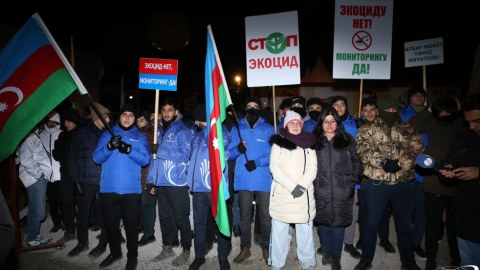 Xankəndi yolunda dinc aksiya davam edir