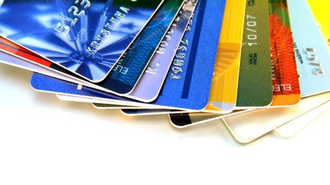 Mərkəzi Bank: Dövriyyədə 13 milyon ödəniş kartı var